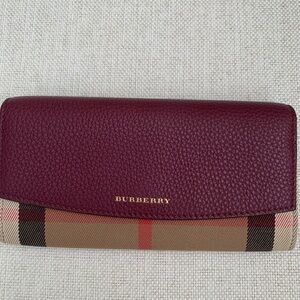 Authentic Burberry Womens Wallet Burgundy Check Organizer Zip-Around Logo Accent